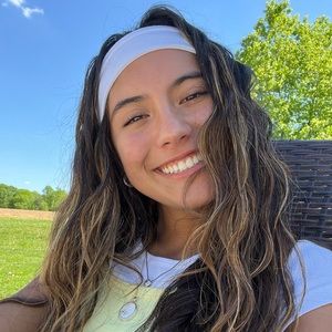 Meet your Posher, Adrienne